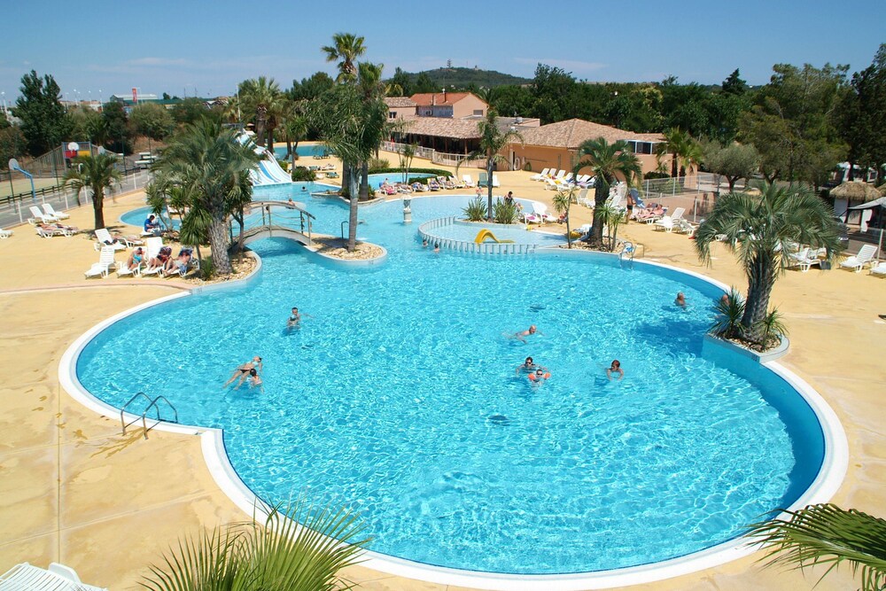 Camping les Champs Blancs — 4-Star Luxury Hotel in Agde, France