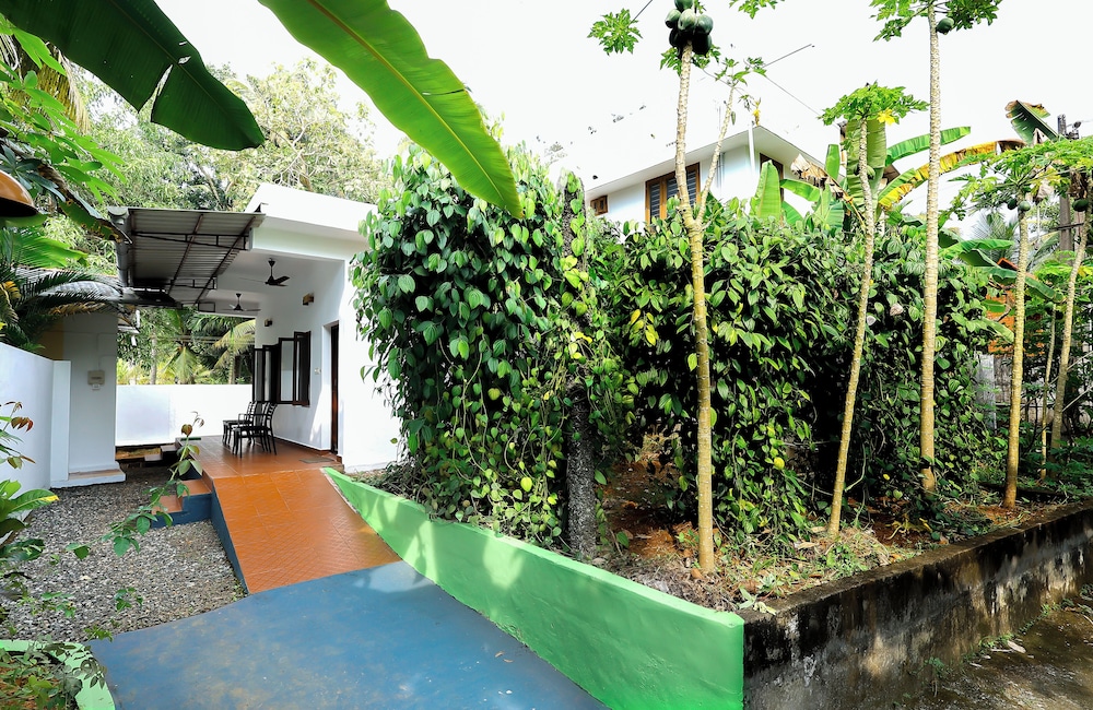 Illikkalam Lake Resort