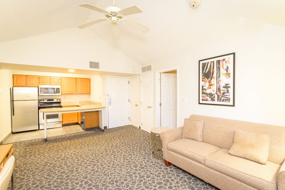 Philadelphia Suites at Airport An Extended Stay Hotel - photo 11