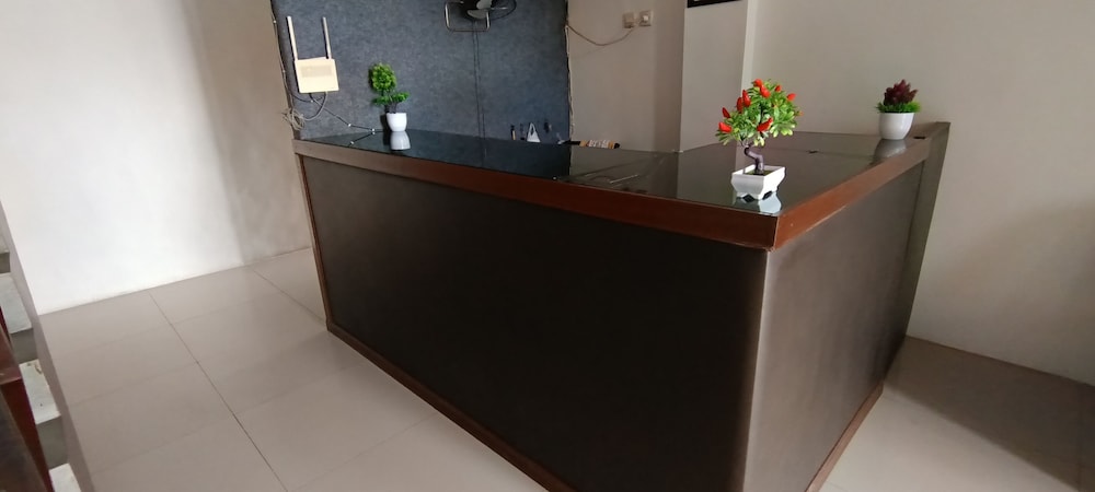 Hotel O Wisma Deli Syariah Near RSUD Nene Mallomo Sidenreng Rappang — hotel in Pangkajene