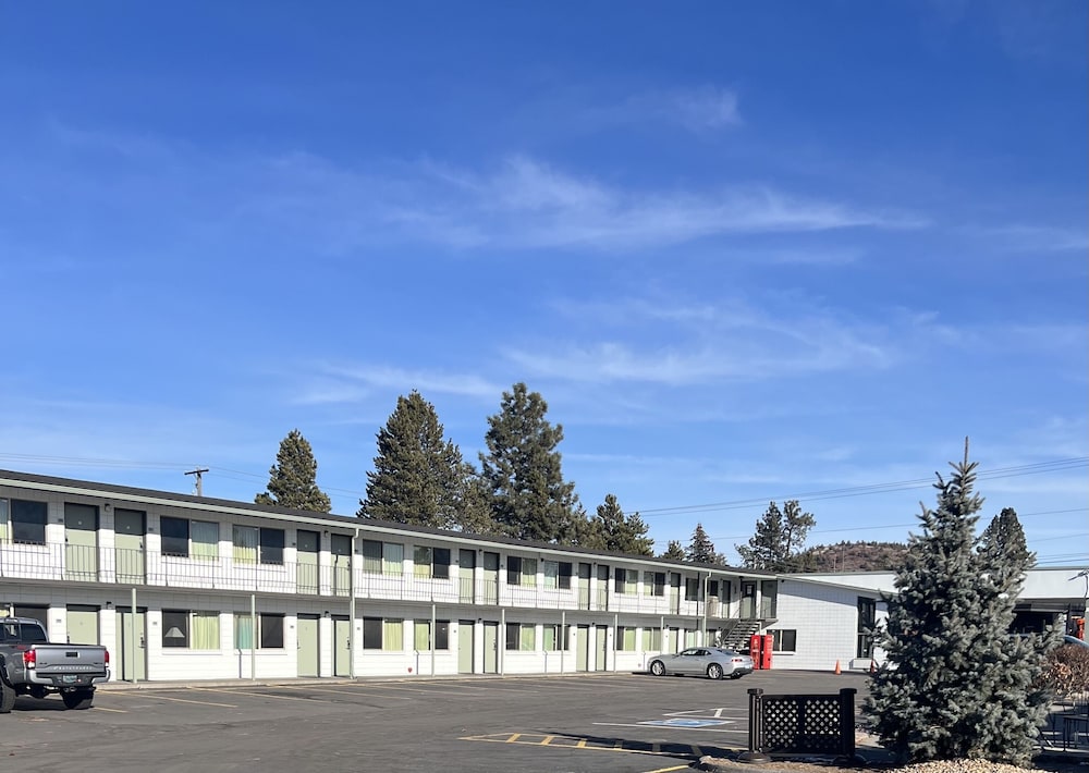 Bend Inn & Suites - photo 24