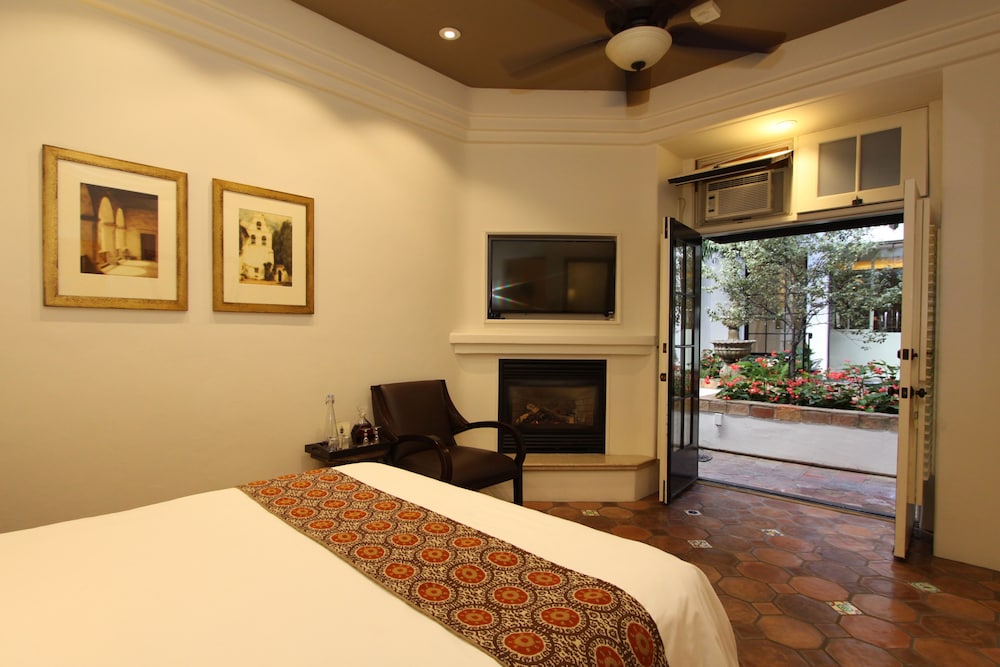 Cypress Inn - photo 32