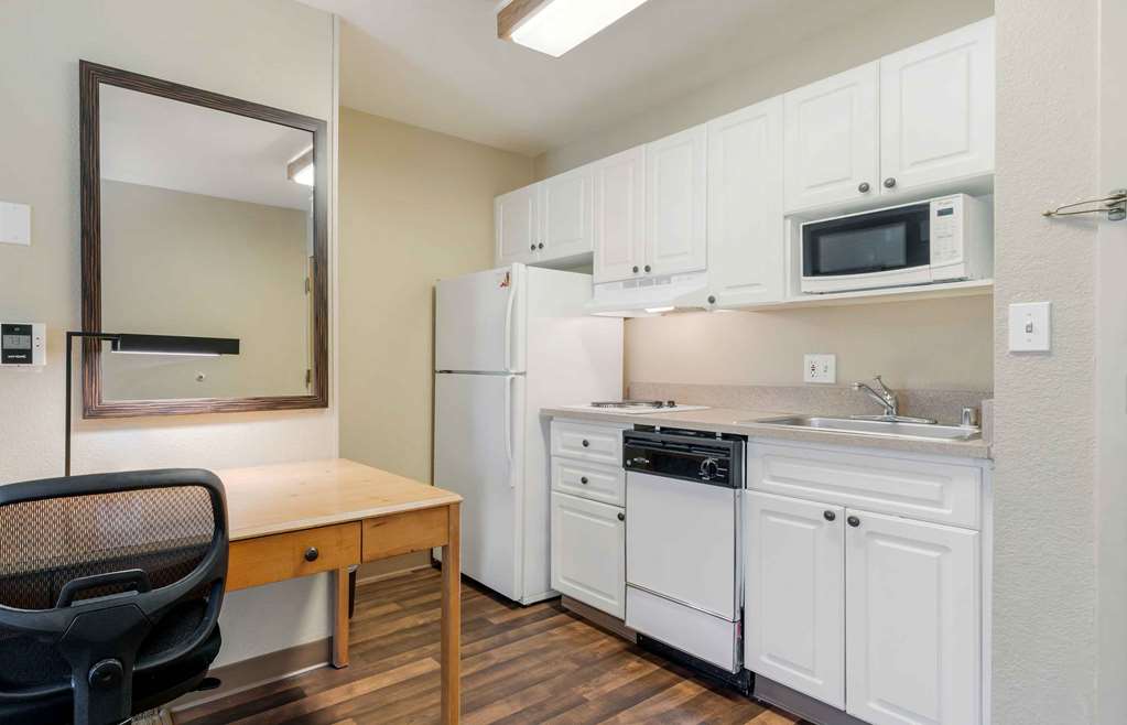 Extended Stay America Select Suites Atlanta Perimeter Peacht - photo 17