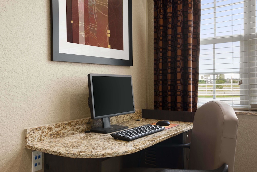 Microtel Inn & Suites by Wyndham Cotulla - photo 20