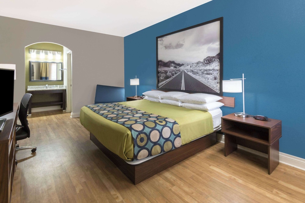 Super 8 by Wyndham San Antonio Near Fort Sam Houston - photo 9