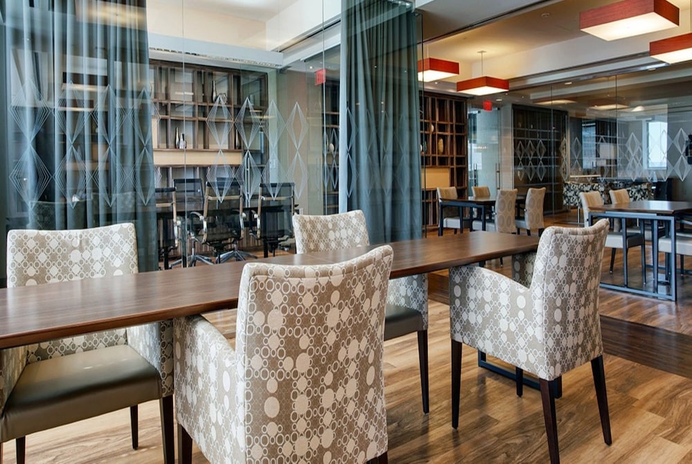 Global Luxury Suites at Exchange - photo 32