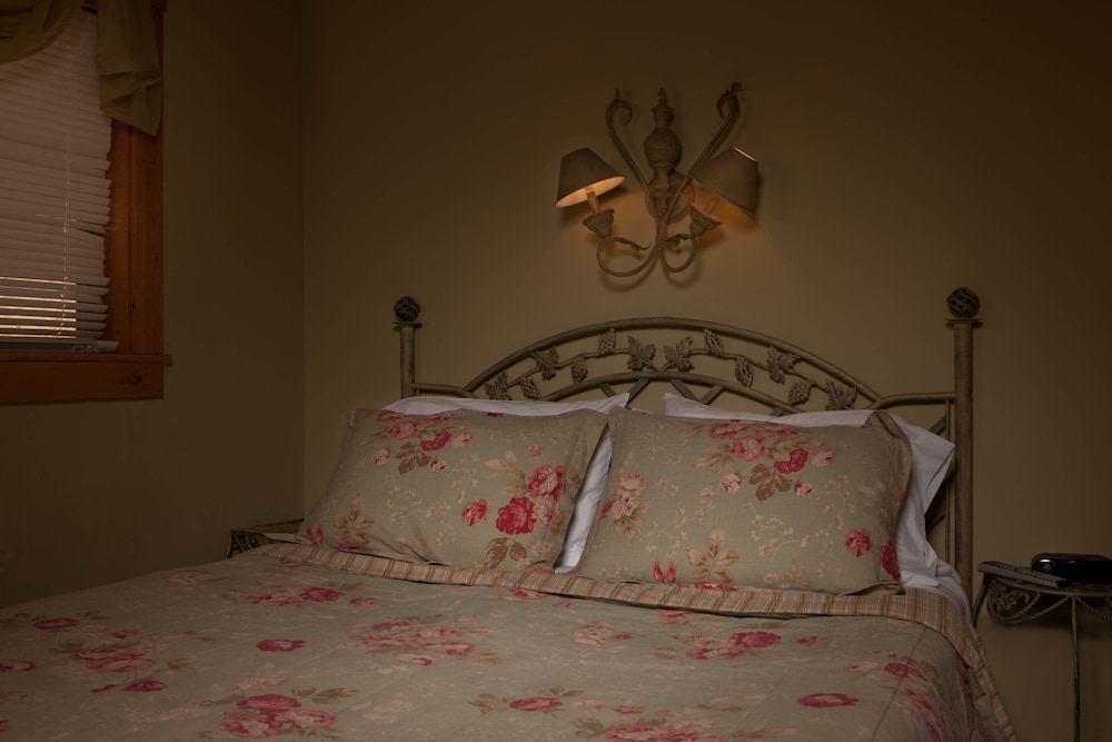 Idyllwild Bunkhouse - photo 4