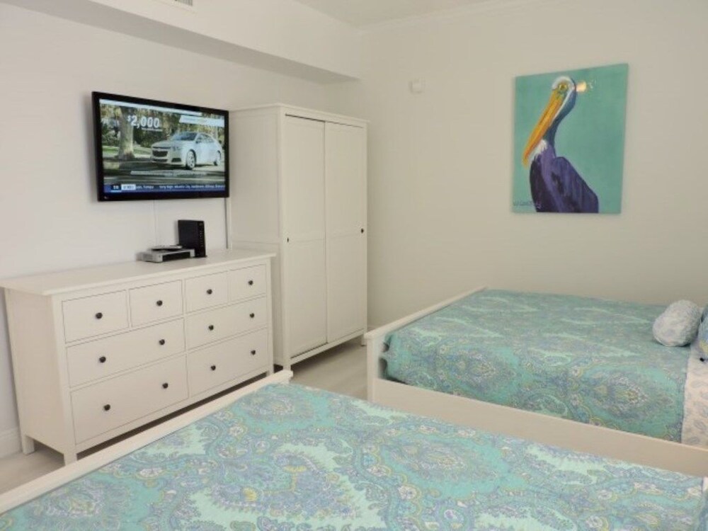 Windwood Beachside 303 on Hollywood Beach 3 2 for 8 Pool - photo 5