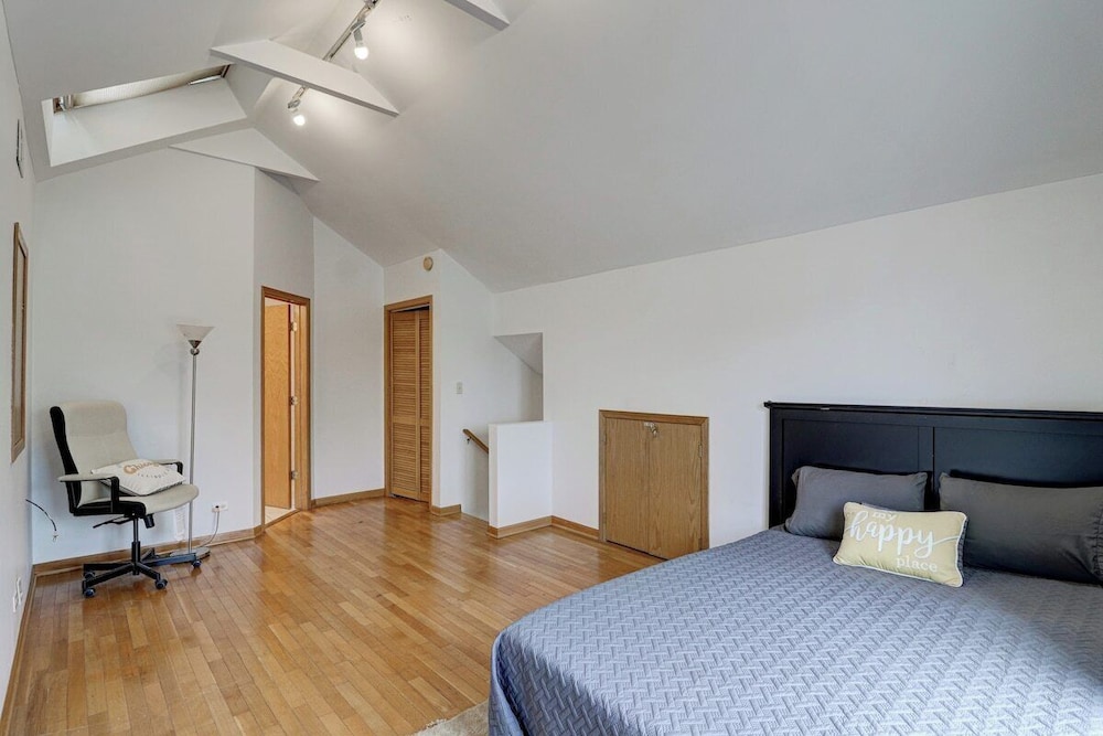 Getaway Near ORD With Great Local Amenities - photo 3