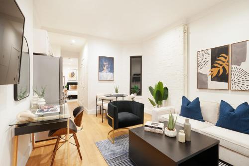 1290 13 Newly Renovated 2 Bedrooms in UES — 4-Star Luxury Hotel in New York City, United States