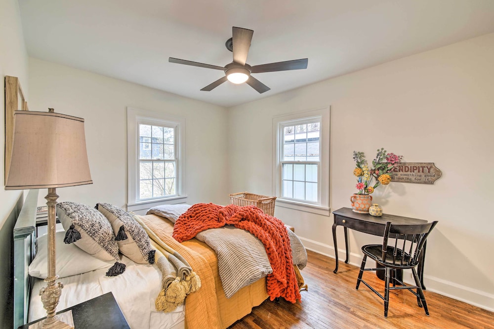 Renovated Bloomington Home Steps to Campus - photo 3