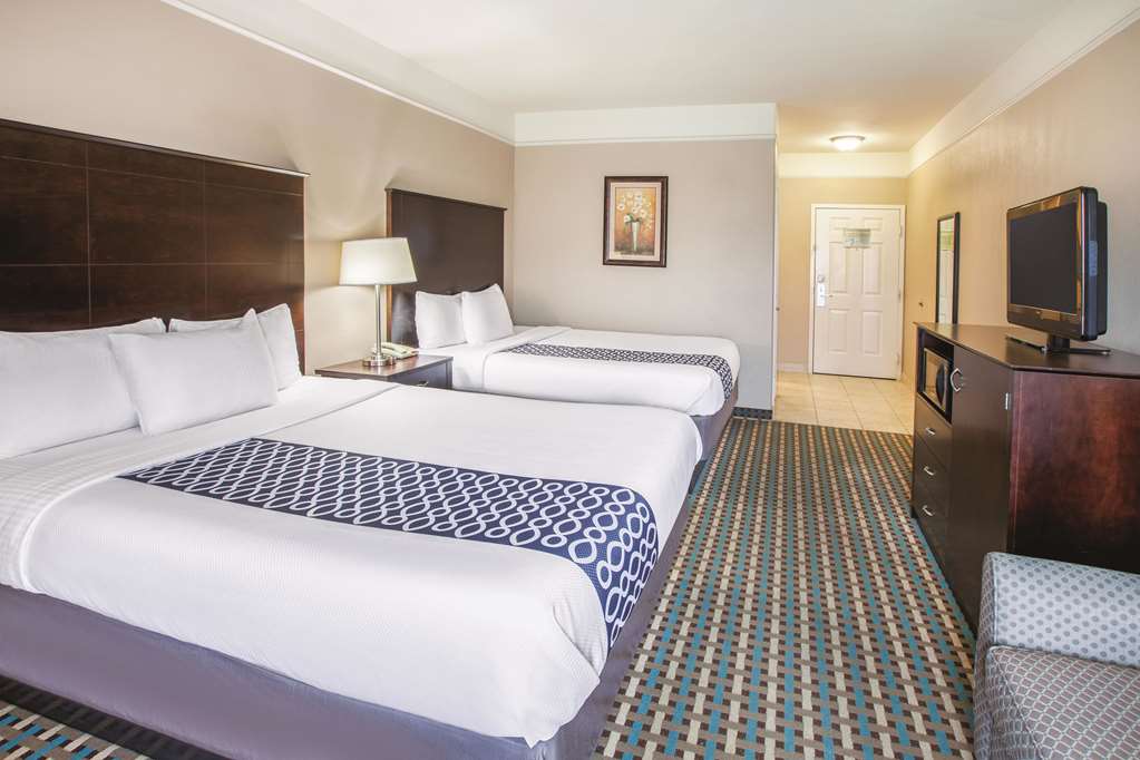 La Quinta Inn & Suites by Wyndham Bay City - photo 17