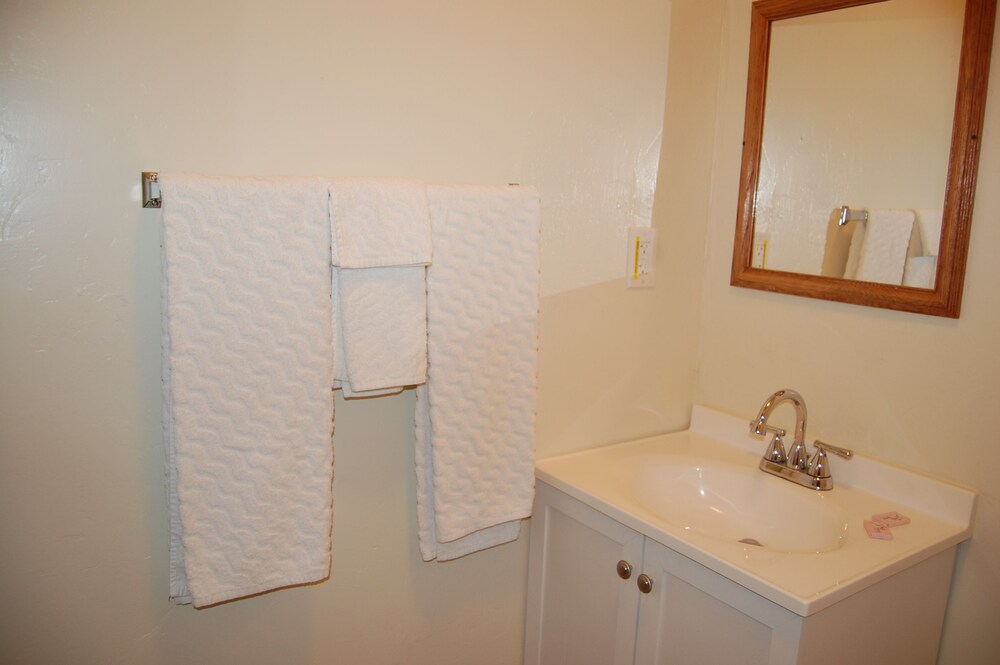 Pacific Motel - photo 25