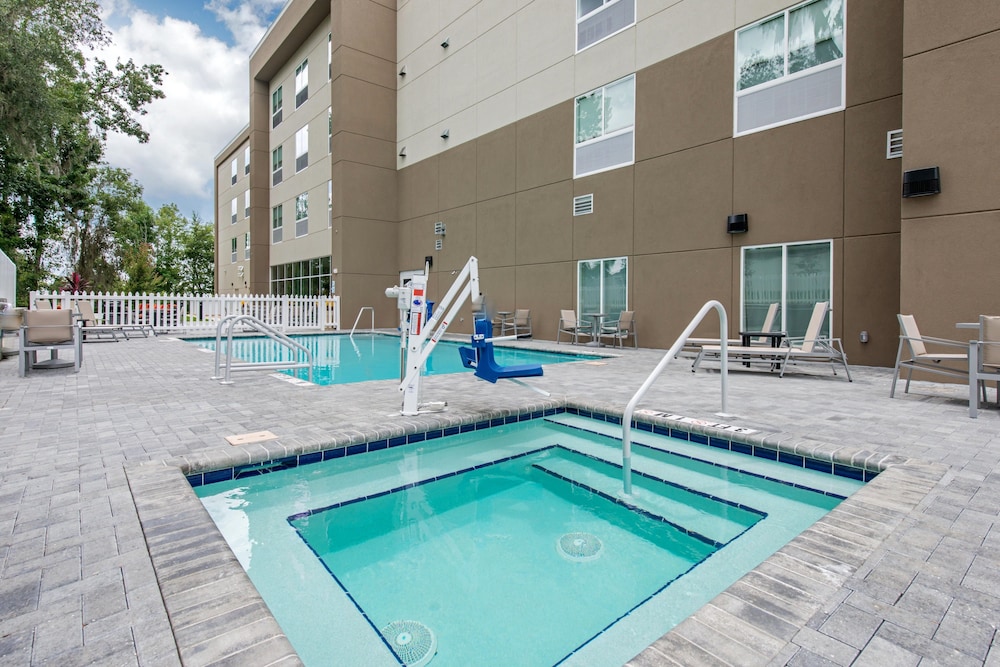 Holiday Inn Express & Suites Alachua Gainesville Area by IHG - photo 42