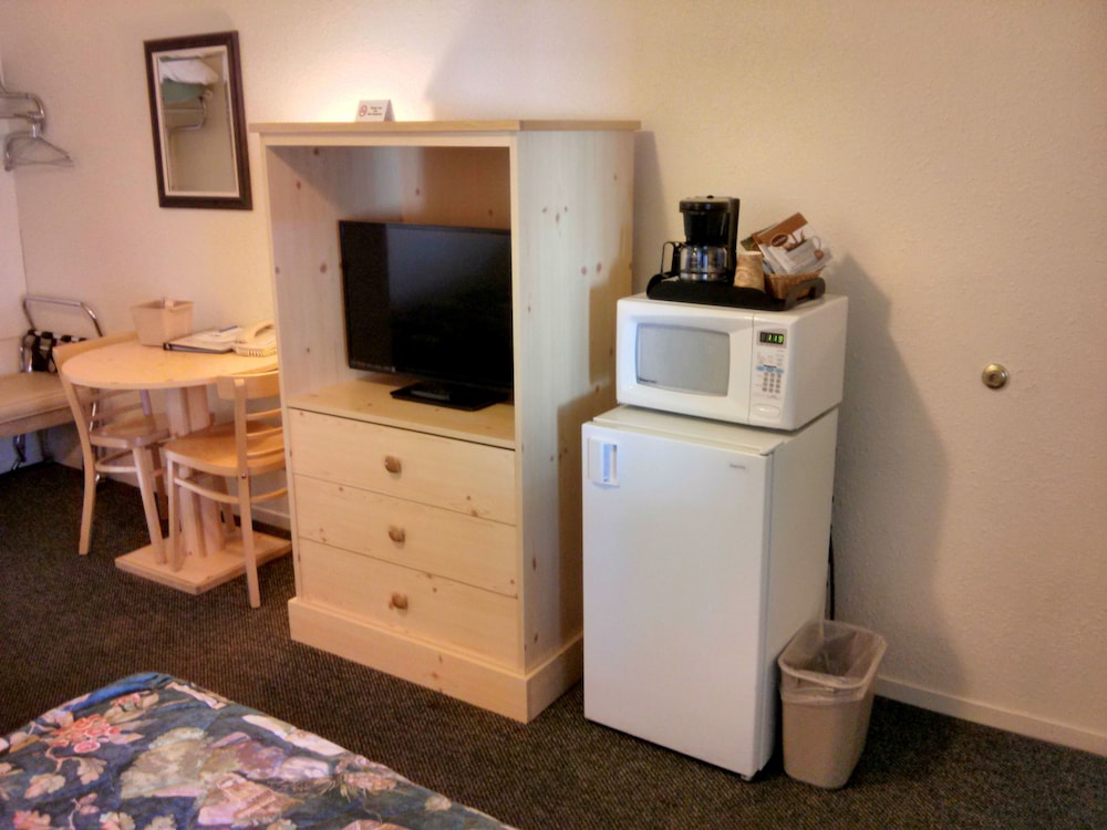 Green Gables Motel & Suites - photo 37