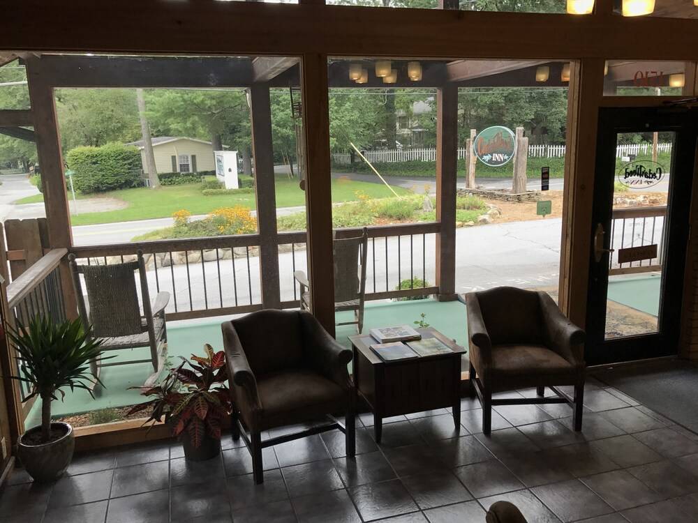 CedarWood Inn - photo 6
