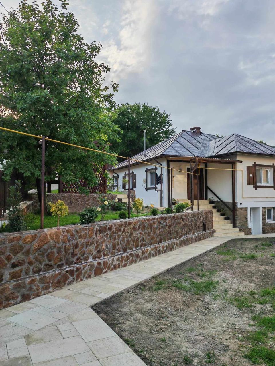 Casa Tihna — 4-Star Luxury Hotel in Baile Olanesti, Romania