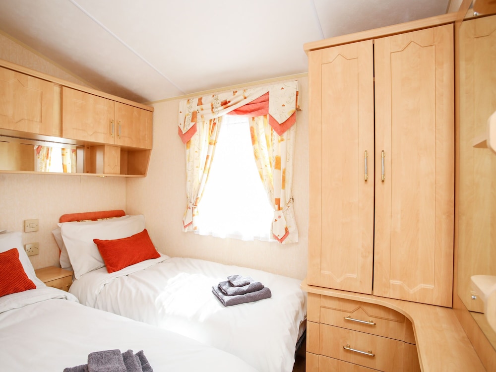 Bryn Hyfryd Caravan — Beaumaris — photo 4