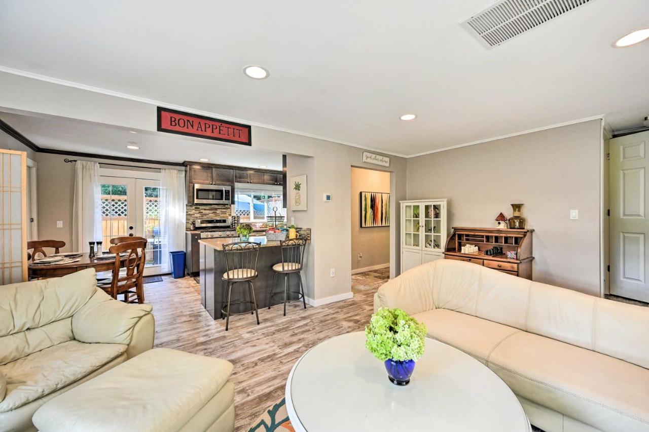 Near I 405 and 1 Mi to Dtwn Kirkland Family Home — 4-Star Luxury Hotel in Kirkland, United States
