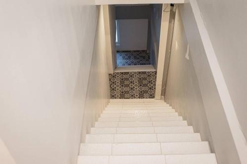 B3 Cosy Studio 5 guests Near MRT full kitchen