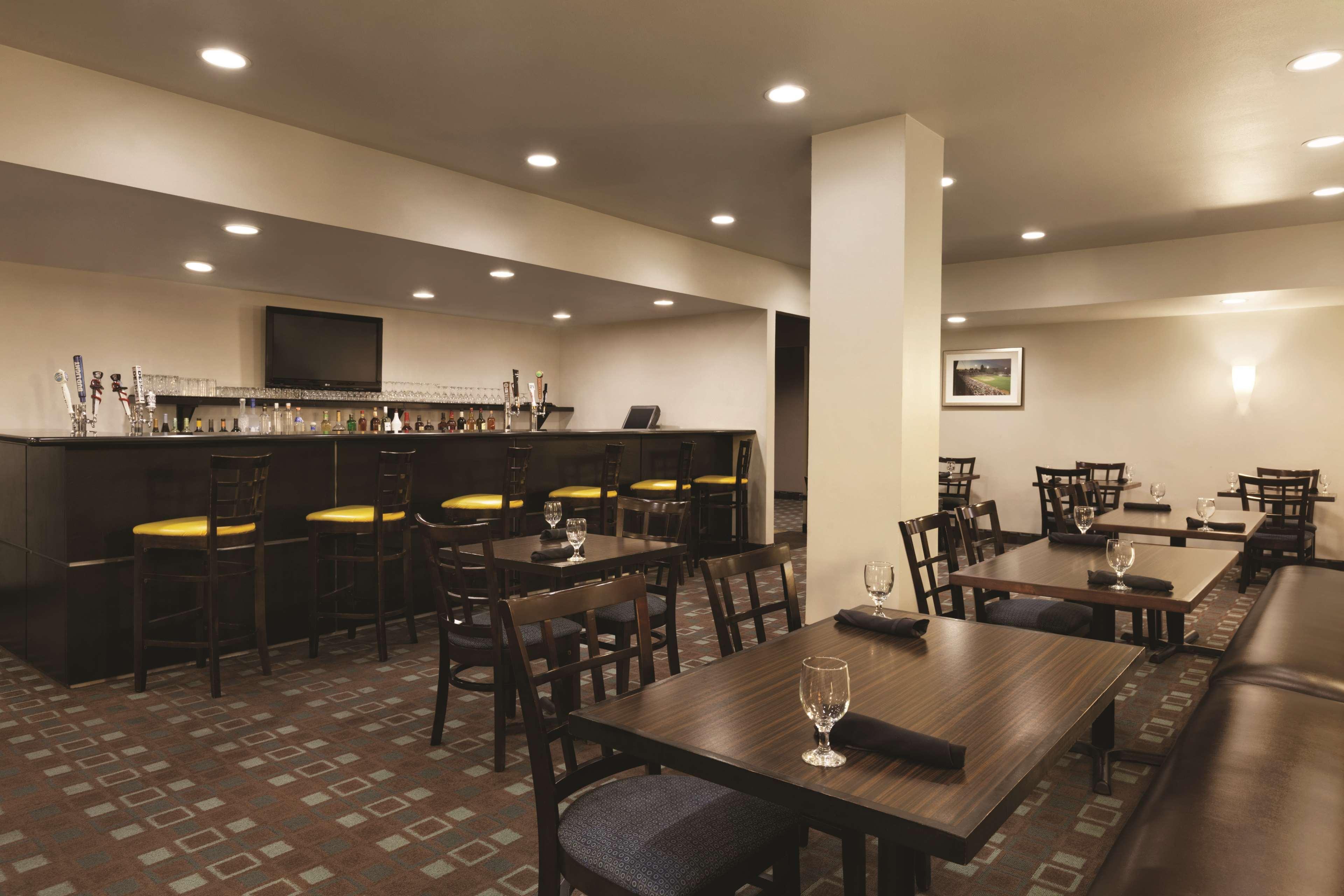 Radisson Hotel Fresno Conference Center - photo 10