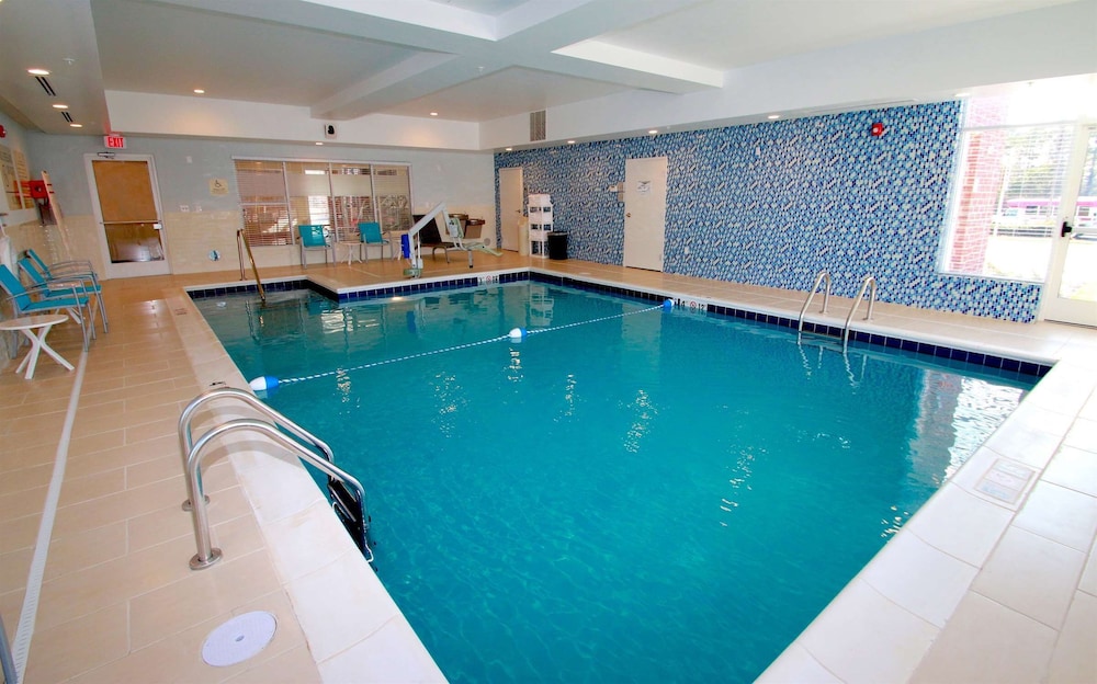 Hampton Inn Suffolk - photo 42