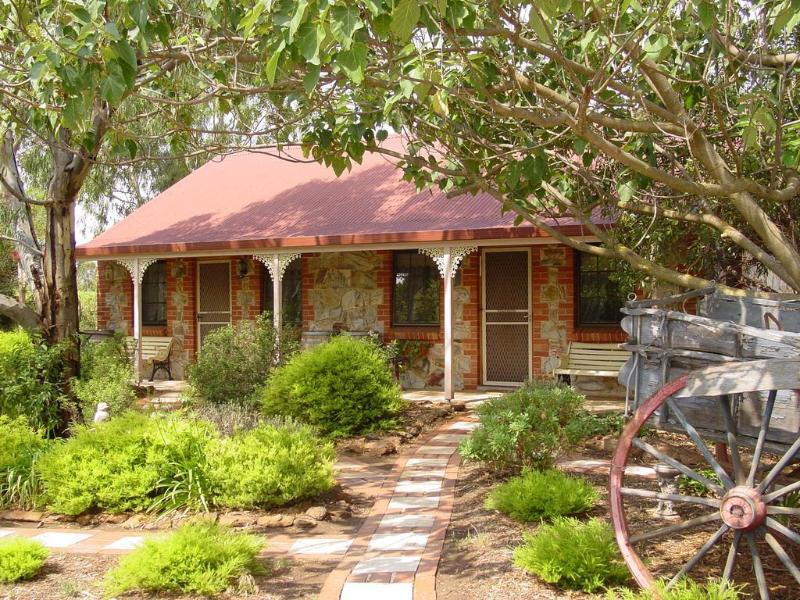 Langmeil Cottages — 4-Star Luxury Hotel in Tanunda, Australia