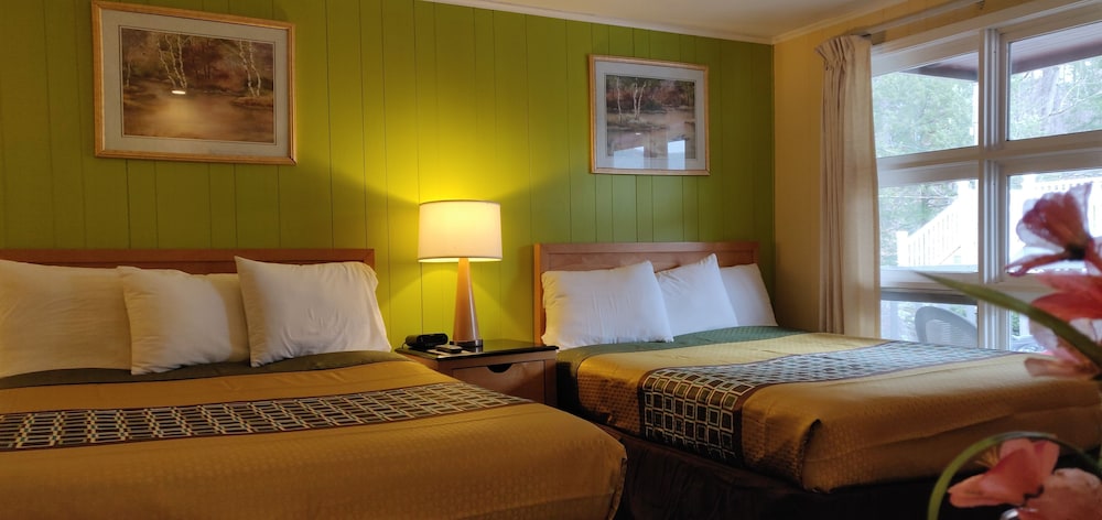 Pinebrook Motel - carbon neutral hotel in Glens Falls
