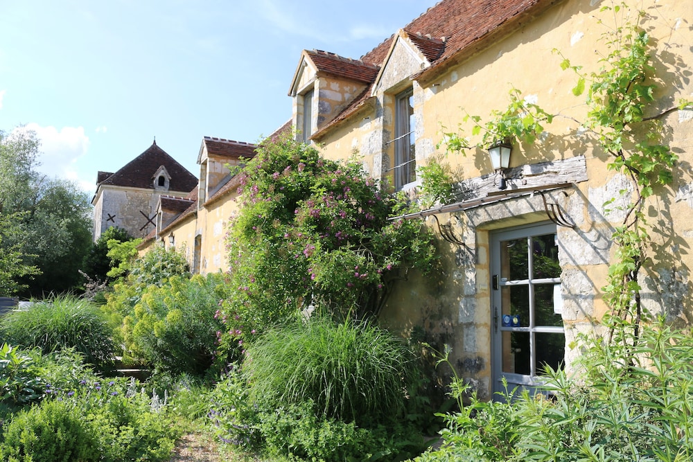 Le Bourgis chambres d'hotes — 4-Star Luxury Hotel in Ornex, France