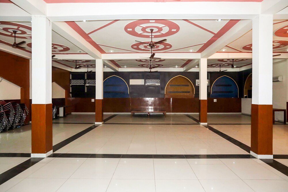 OYO 7609 Hotel Dolphin in Bathinda, India