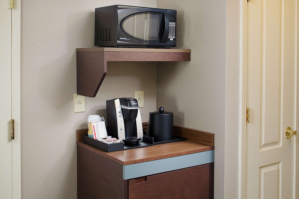 Hilton Garden Inn Westbury - photo 20