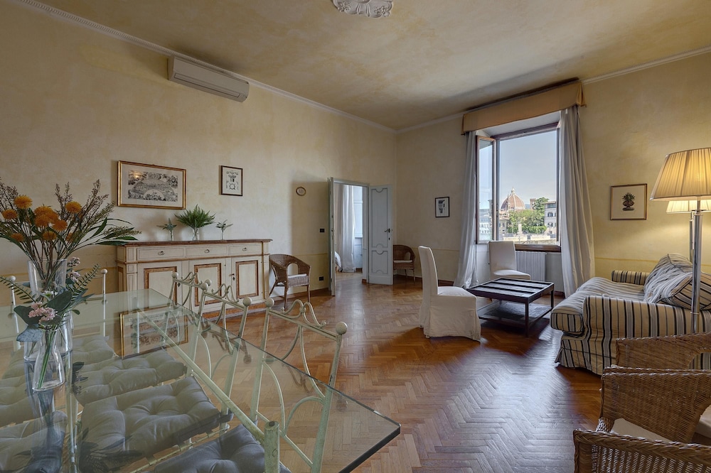 Serristori 31 in Firenze — 4-Star Luxury Hotel in Florence, Italy