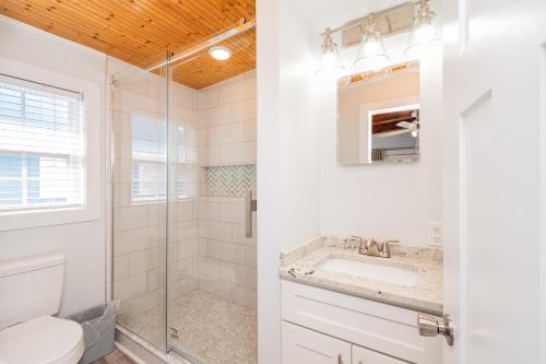 Chill'ax Inn by Oak Island Accommodations - photo 8