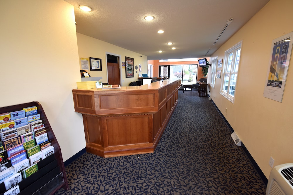 Days Inn by Wyndham Mackinaw City Lakeview - photo 3