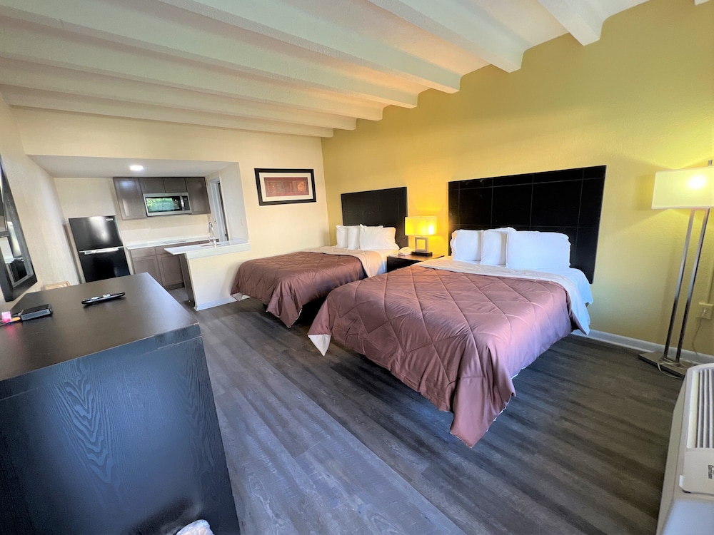 James River Inn & Suites - photo 5