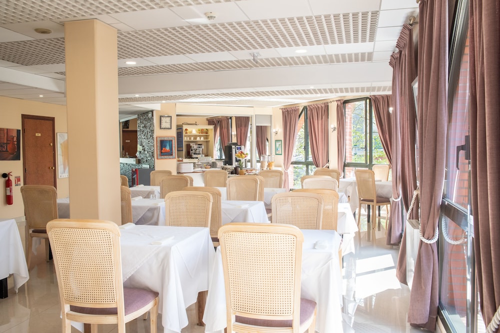 Hôtel Garabel - carbon neutral hotel in Plaisir
