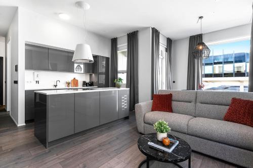 Modern Downtown Apartment Harbour View
