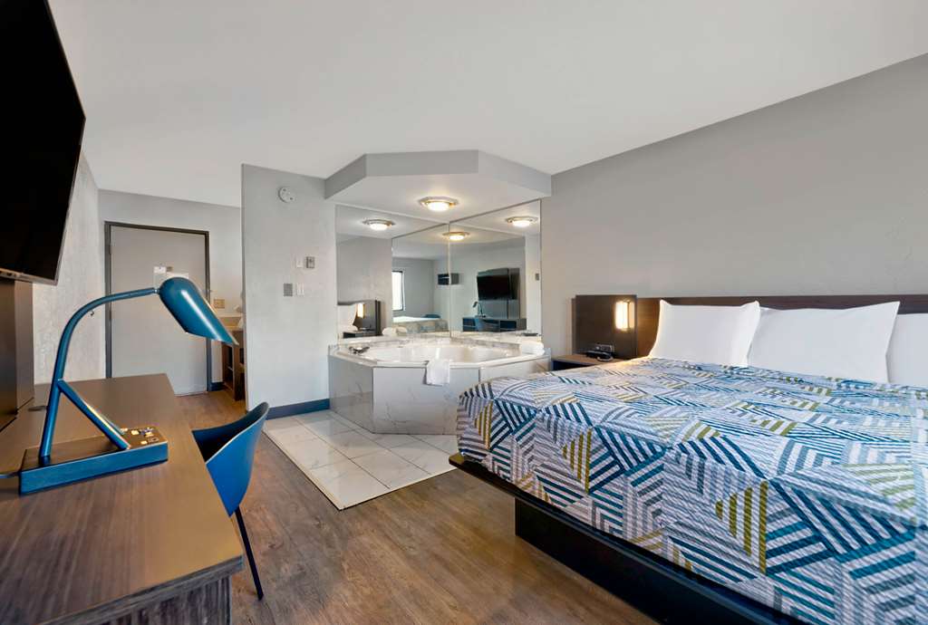 Motel 6 Oak Creek WI - photo 14