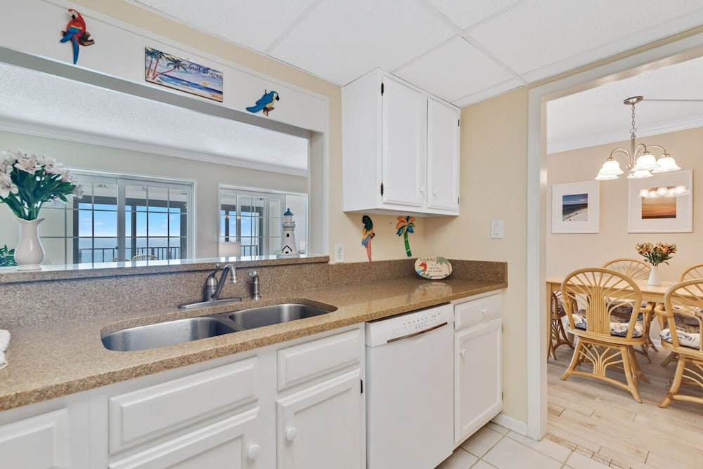Gulf Tower 12A Direct Gulf front 2 2 Sleeps 6 - photo 9