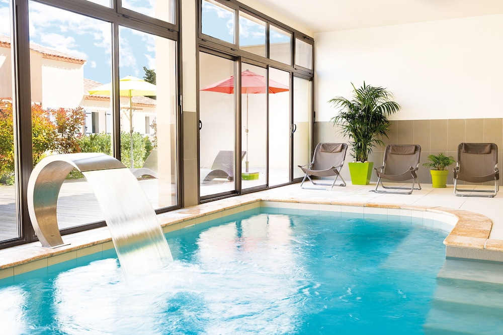 Résidence Lagrange Vacances L'Oustau de Sorgue — 4-Star Luxury Hotel in L'isle-Sur-La-Sorgue, France