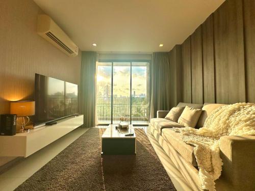 Elegant & Low Rise 2 Bedrooms — 4-Star Luxury Hotel in Bangkok, Thailand