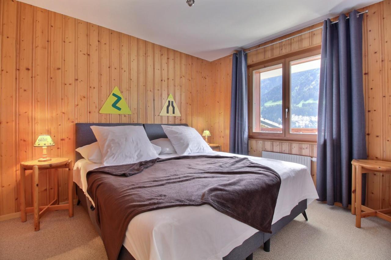 Cretes 14 and its vaste terrasse — 4-Star Luxury Hotel in Champery, Switzerland