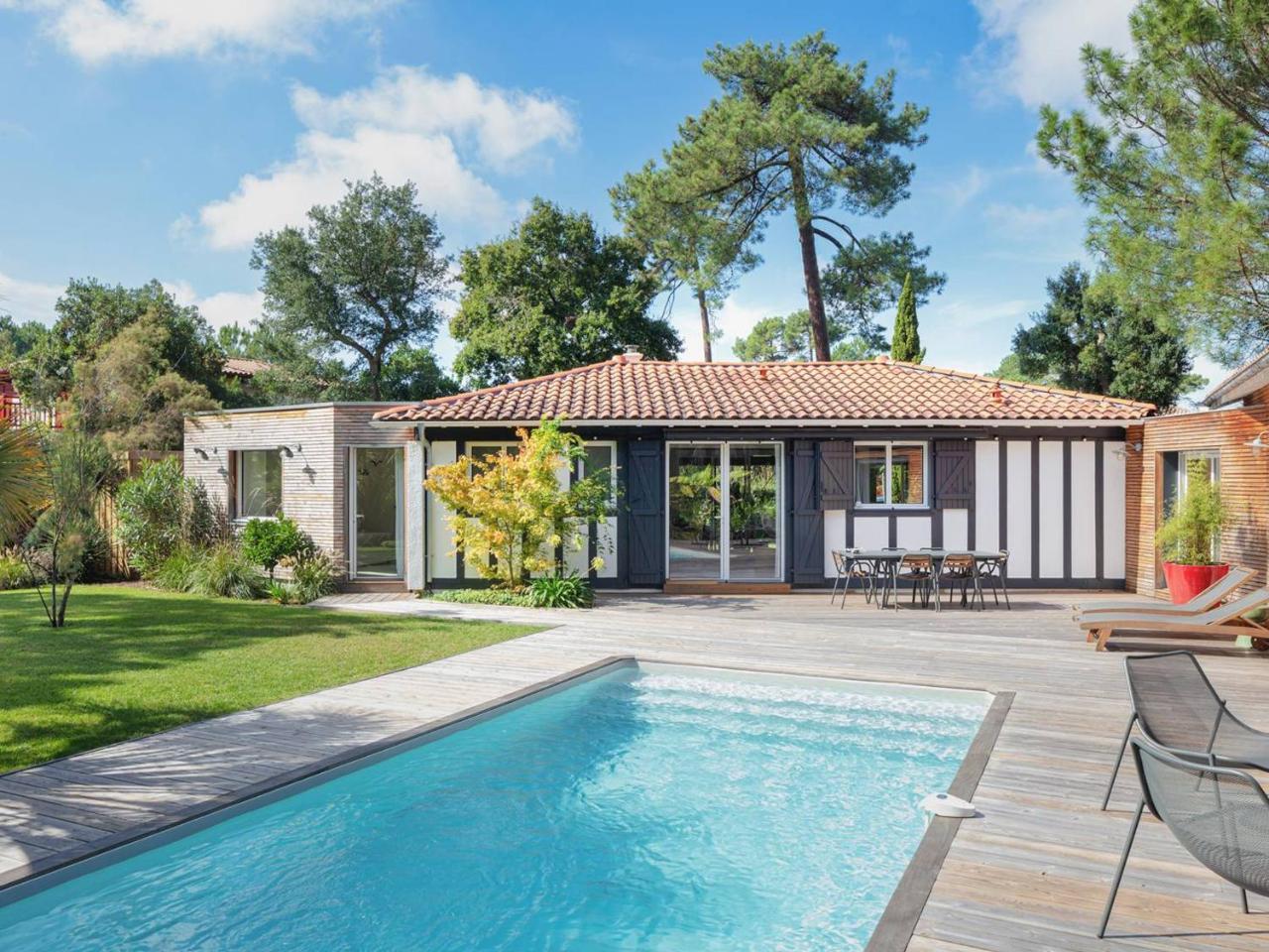 Villa Avec Piscine Chauffee Jardin Exotique Au Calme Proche Plages Et Commerces Capbreton Fr 1 791 17 — 4-Star Luxury Hotel in Capbreton, France