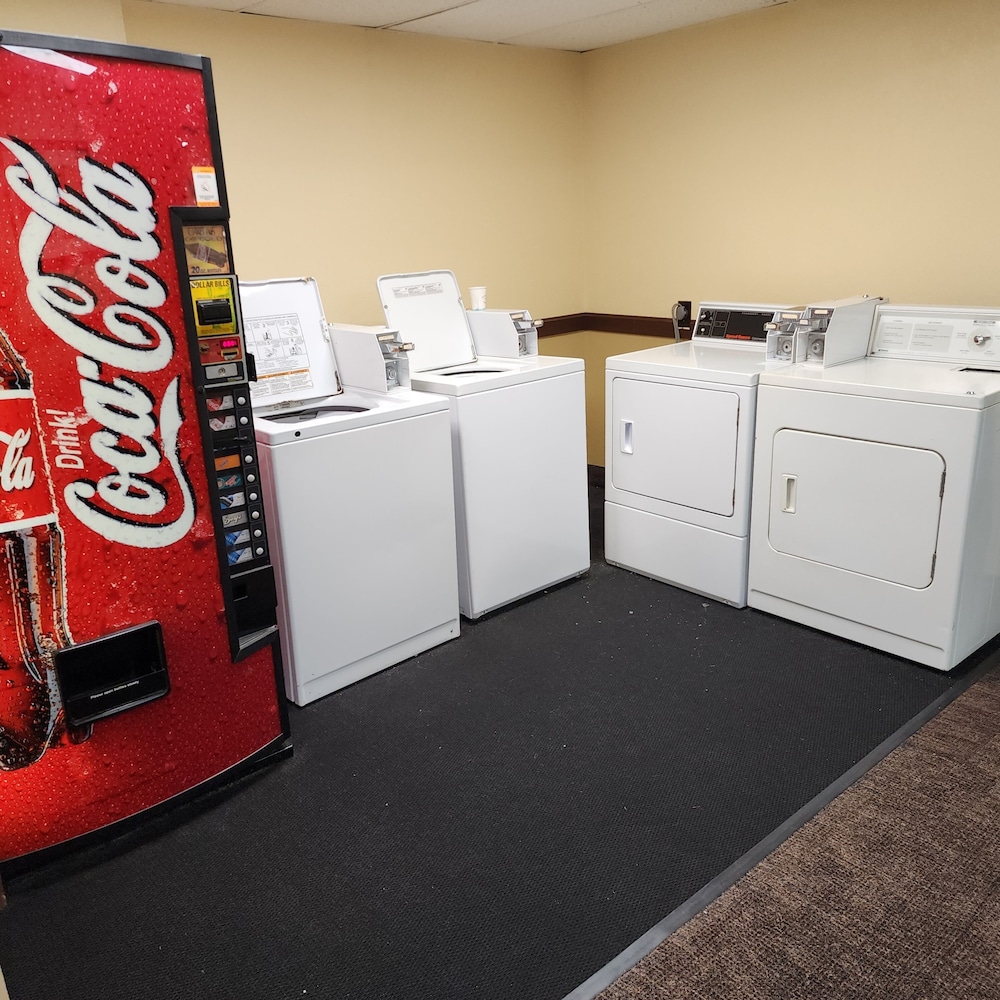Katahdin Inn & Suites - photo 32