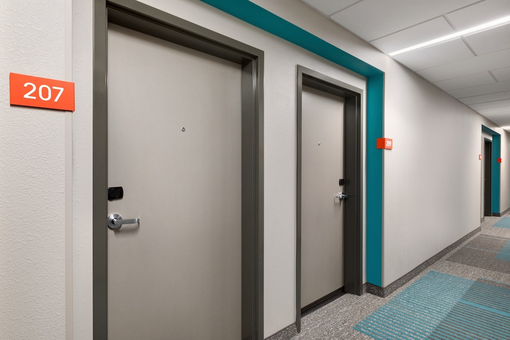 avid hotel Cedar Rapids South Arpt Area by IHG - photo 34