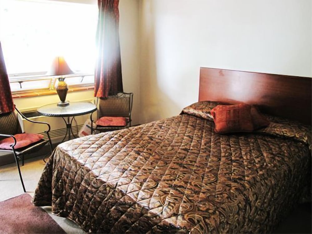 Hudson Manor Inn - photo 10