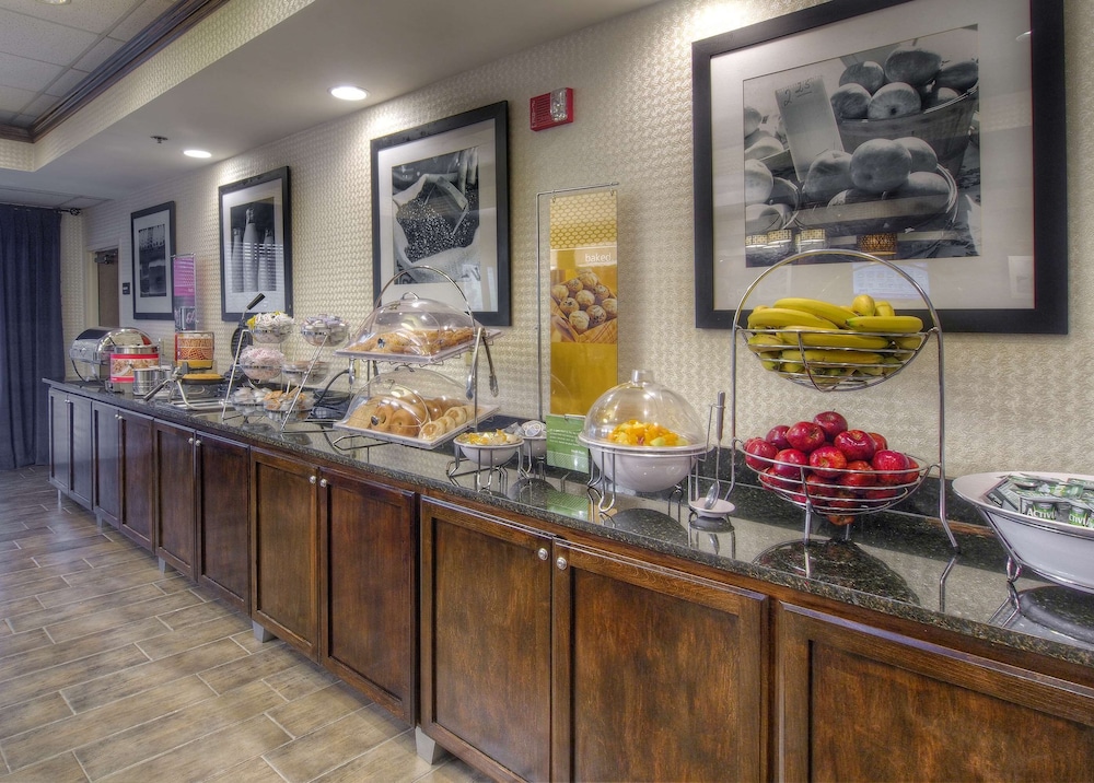Hampton Inn Bristol - photo 18