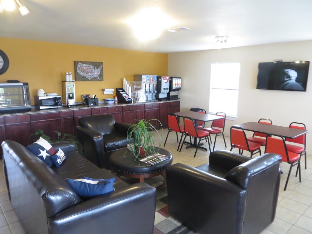 Kenedy Country Inn - photo 24