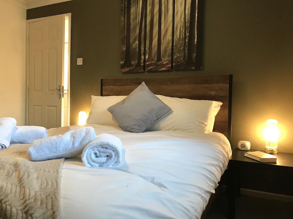 Sleeps up to 7 Parking Office Preston Nr M6 m65 in Preston, United Kingdom