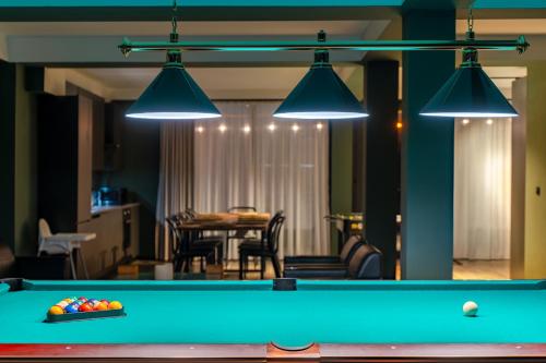 Niabi Apartments with Cinema and Billiards